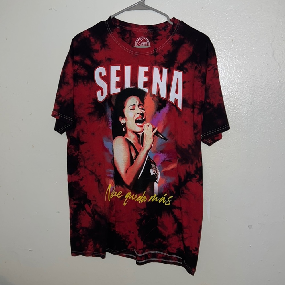 Selena tee